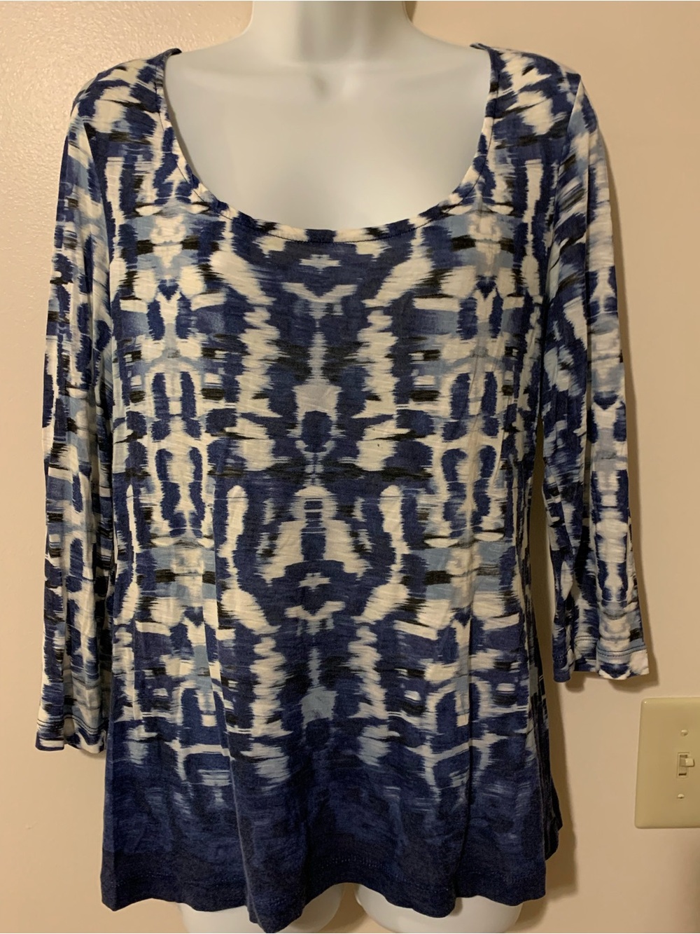 Chico's Blue and White Patterned Scoop Neck Top